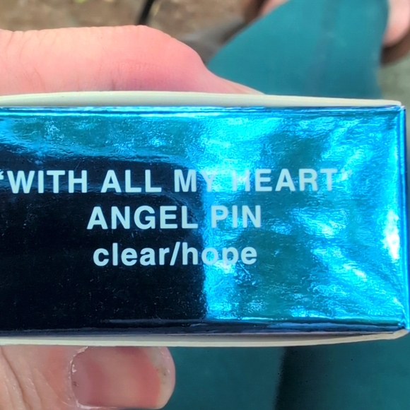 2007 Avon With All My Heart Angel Pin Clear/Hope NIB NEW IN BOX - Picture 3 of 6